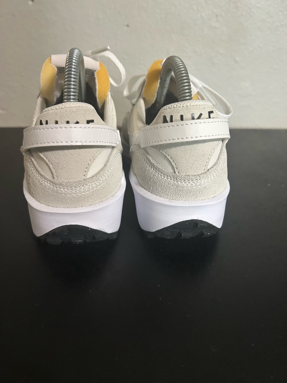 Women’s Nike waffle debut size 8.5 - Picture 5 of 7
